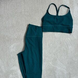 Vuori Teal Sports Bra and Leggings Set